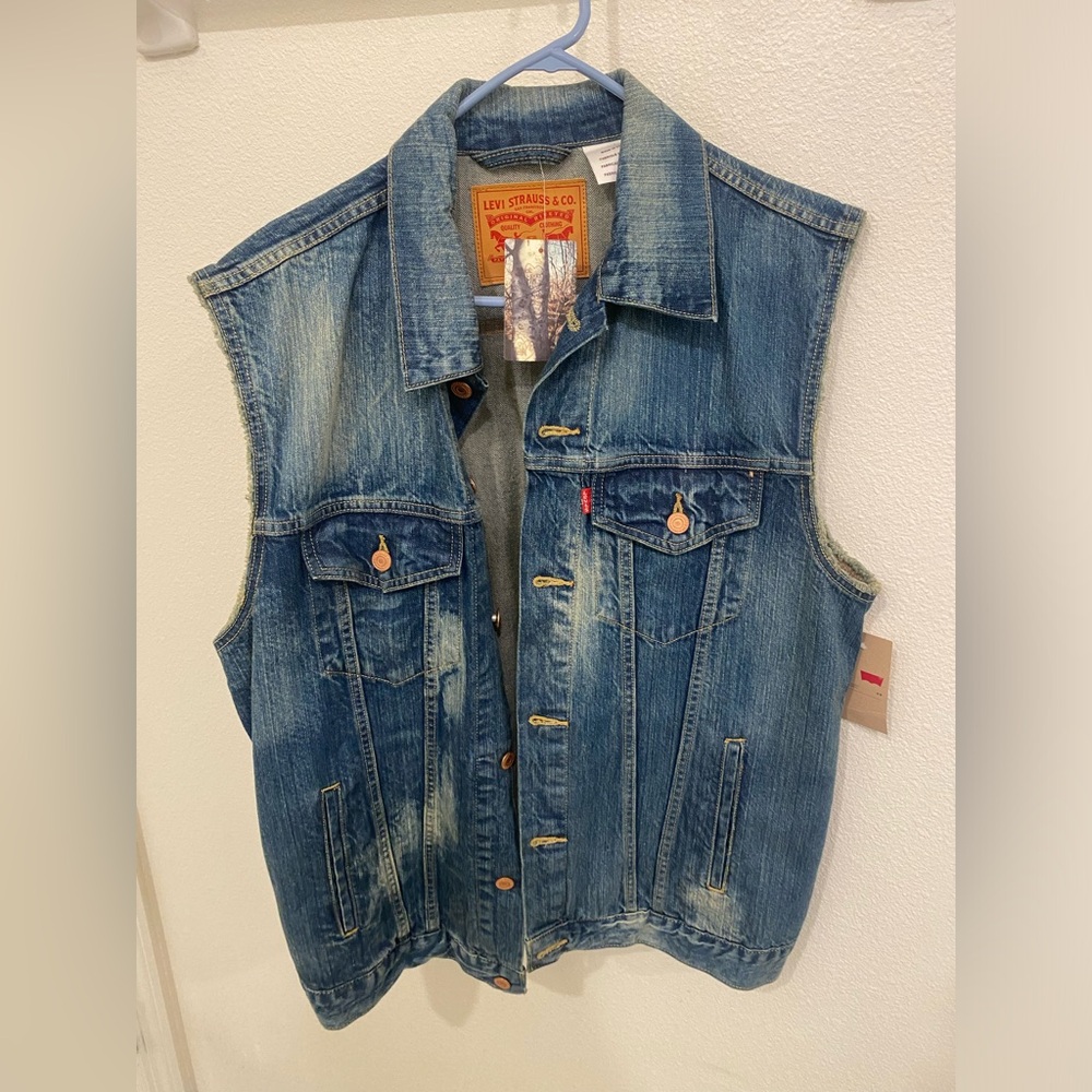 Levi’s jean jacket (men’s) XL